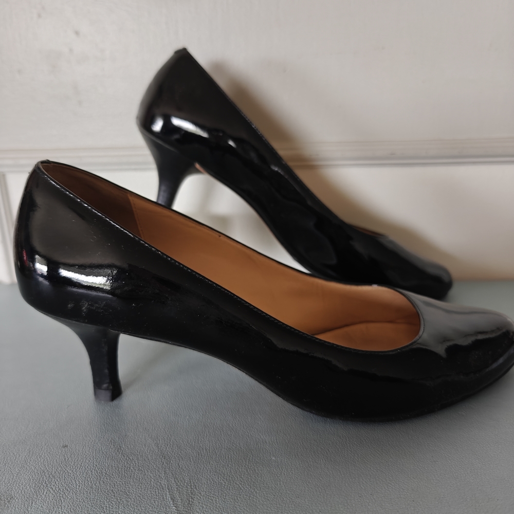 Cole Haan Black Patent Leather Kitten Heels - Size 7.5 - office, graduation